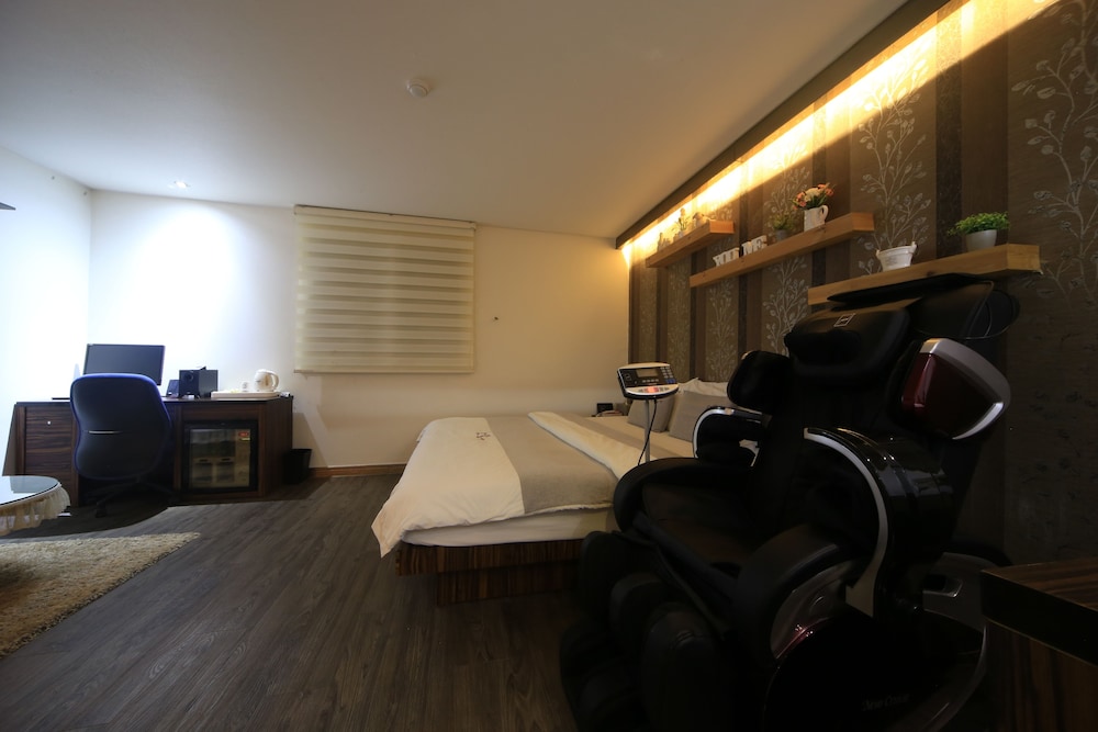 H-Avenue Hotel Seomyeon Station,Pusanjin-Gu>>Busan,3 star