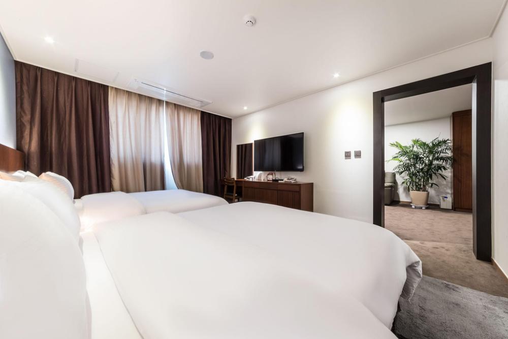 sea and moon tourist hotel