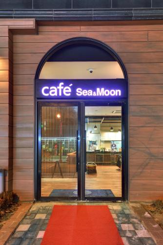 sea and moon tourist hotel