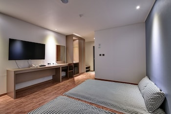 sea and moon tourist hotel