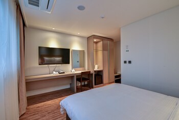 sea and moon tourist hotel