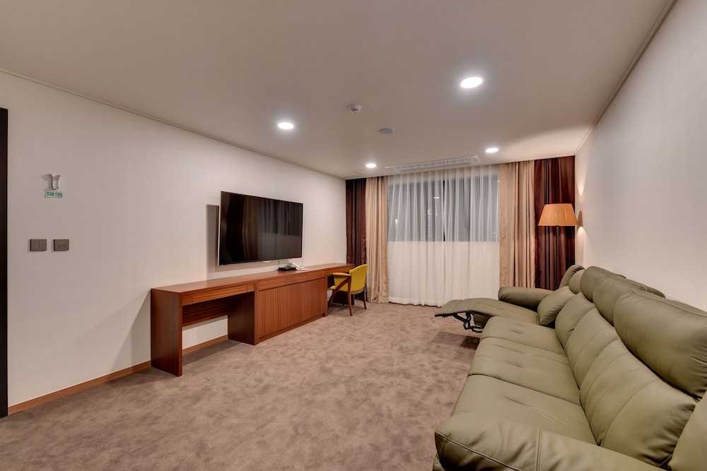 sea and moon tourist hotel