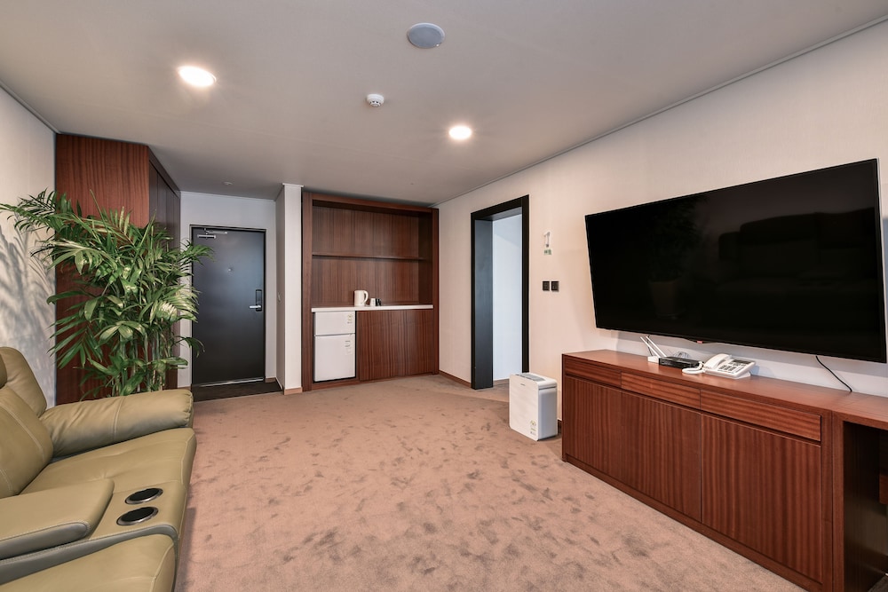 sea and moon tourist hotel