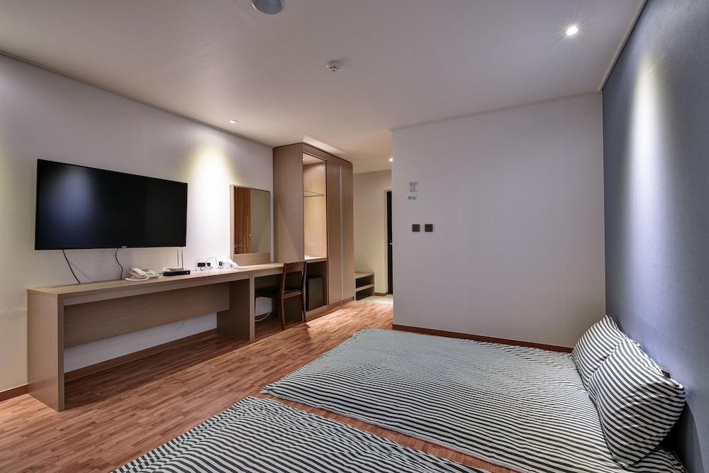 sea and moon tourist hotel