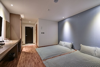 sea and moon tourist hotel