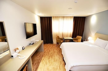 sea and moon tourist hotel