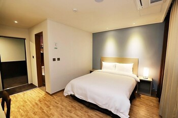 sea and moon tourist hotel