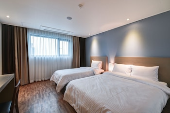 sea and moon tourist hotel