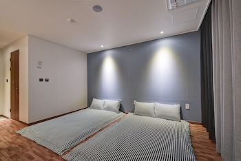 sea and moon tourist hotel