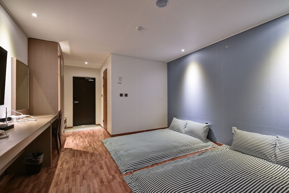 sea and moon tourist hotel