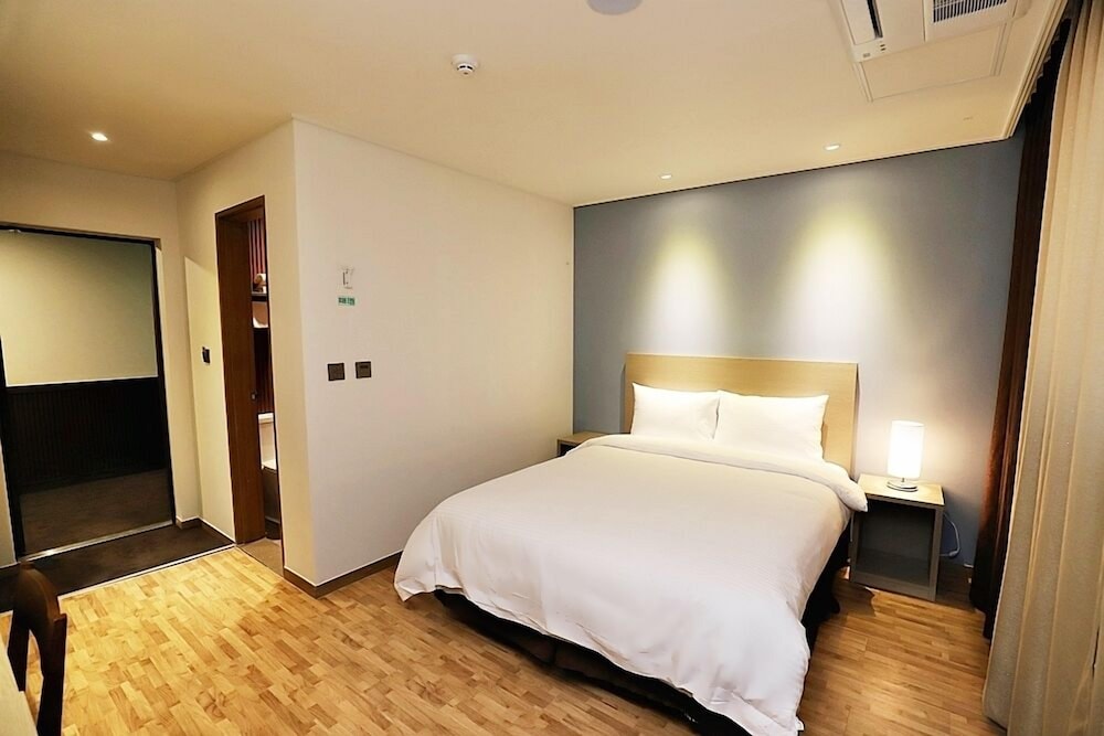 sea and moon tourist hotel