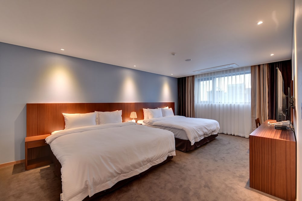 sea and moon tourist hotel