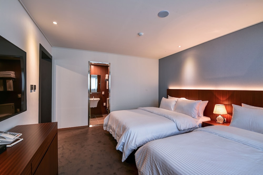 sea and moon tourist hotel