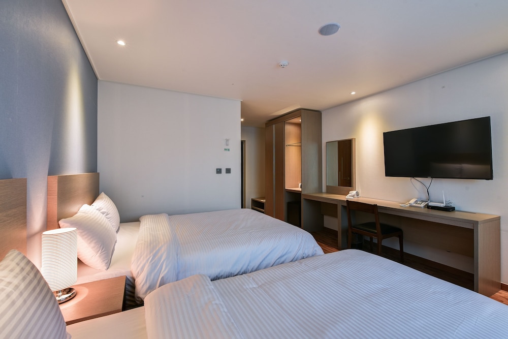 sea and moon tourist hotel