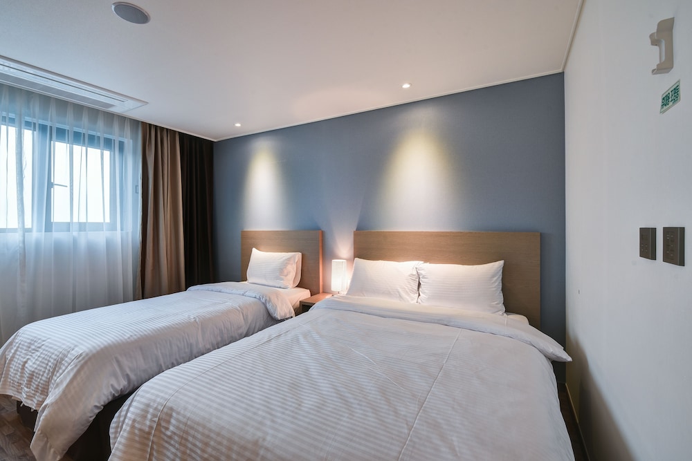 sea and moon tourist hotel