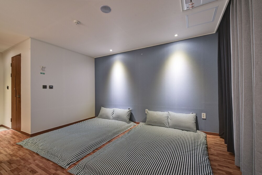 sea and moon tourist hotel