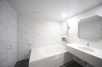 the stone bridge hotel