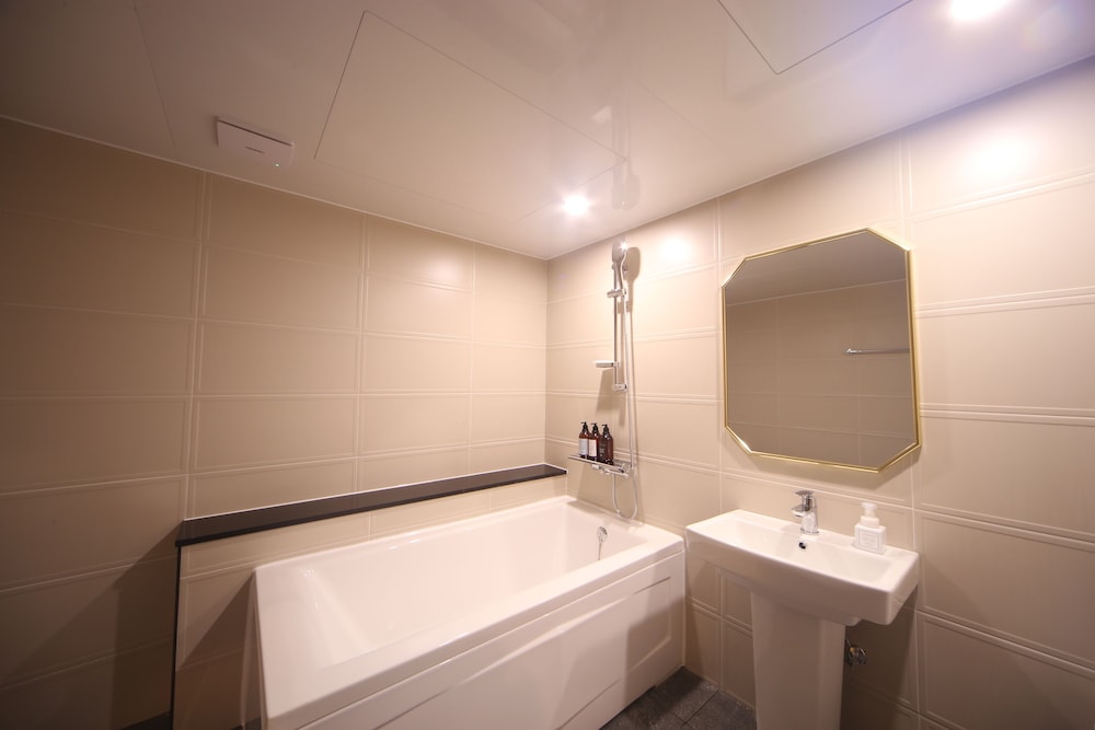 the stone bridge hotel