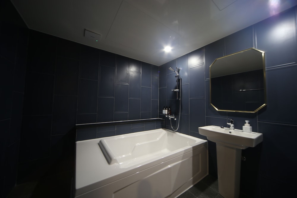 the stone bridge hotel