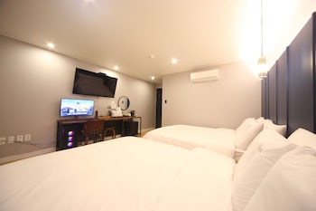 the stone bridge hotel