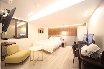 the stone bridge hotel