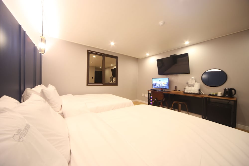 the stone bridge hotel