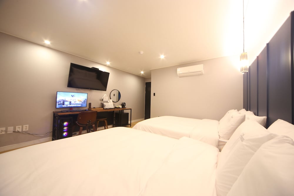 the stone bridge hotel