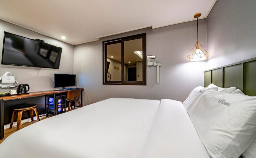 the stone bridge hotel