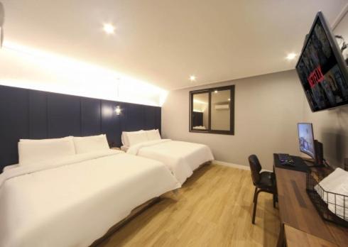 the stone bridge hotel