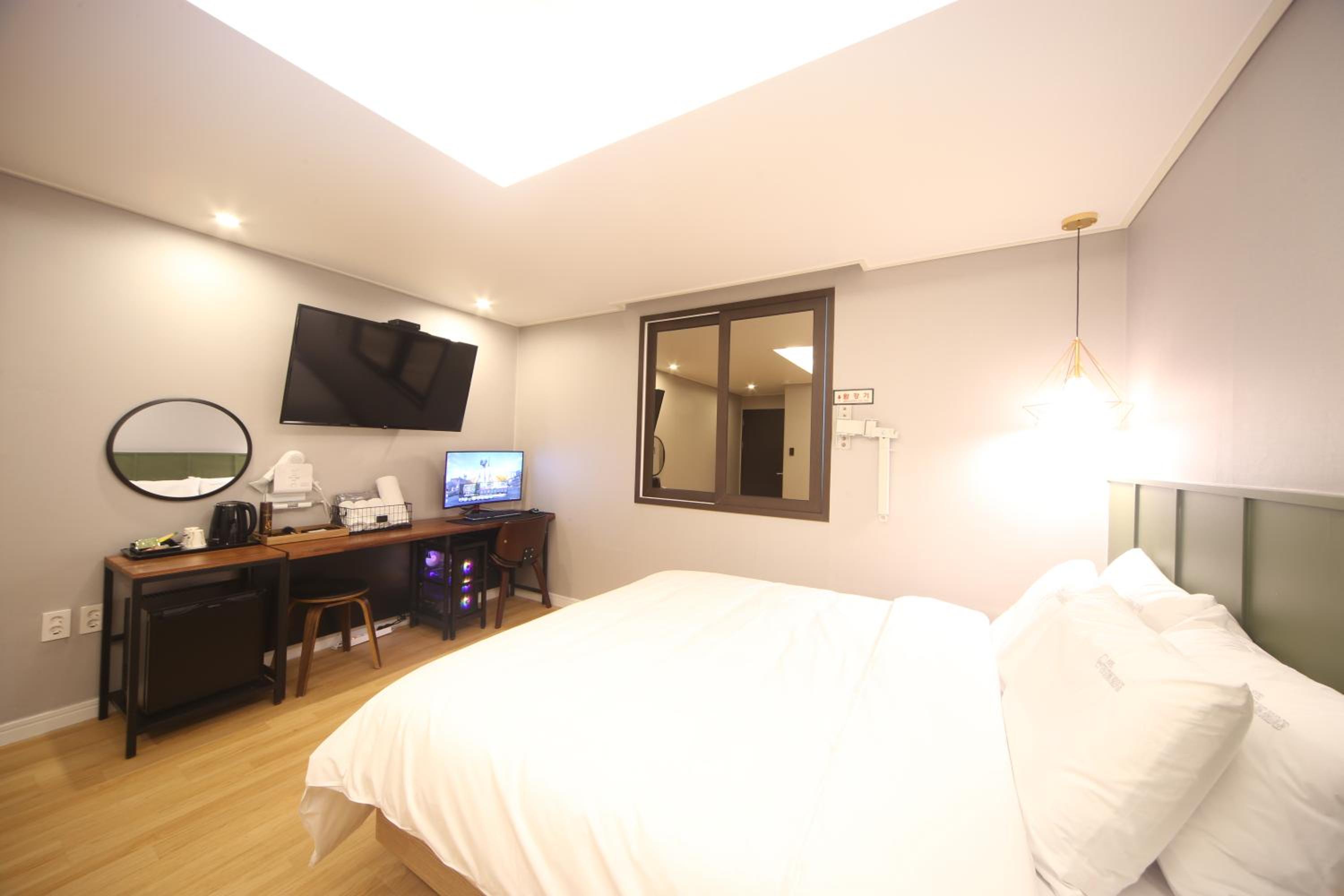 the stone bridge hotel