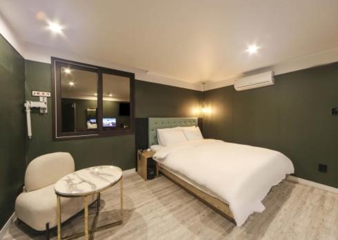 the stone bridge hotel