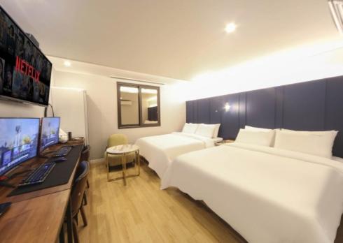 the stone bridge hotel