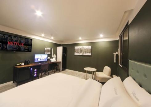 the stone bridge hotel