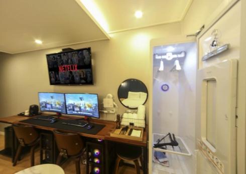 the stone bridge hotel