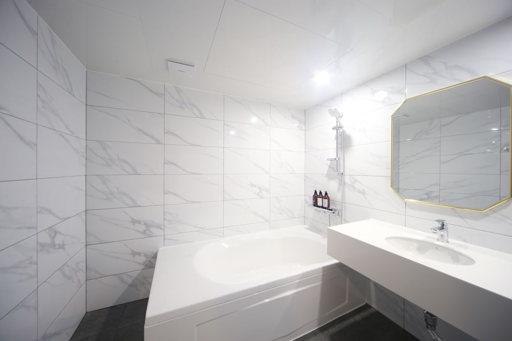 the stone bridge hotel