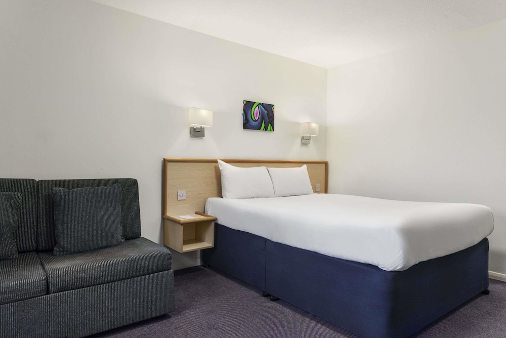 days inn by wyndham bridgend cardiff m4