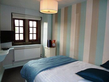 The Manor House,Derbyshire>>Derby,4 star