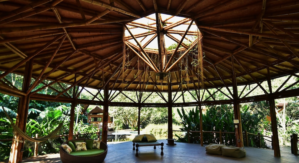 banana bamboo ecolodge