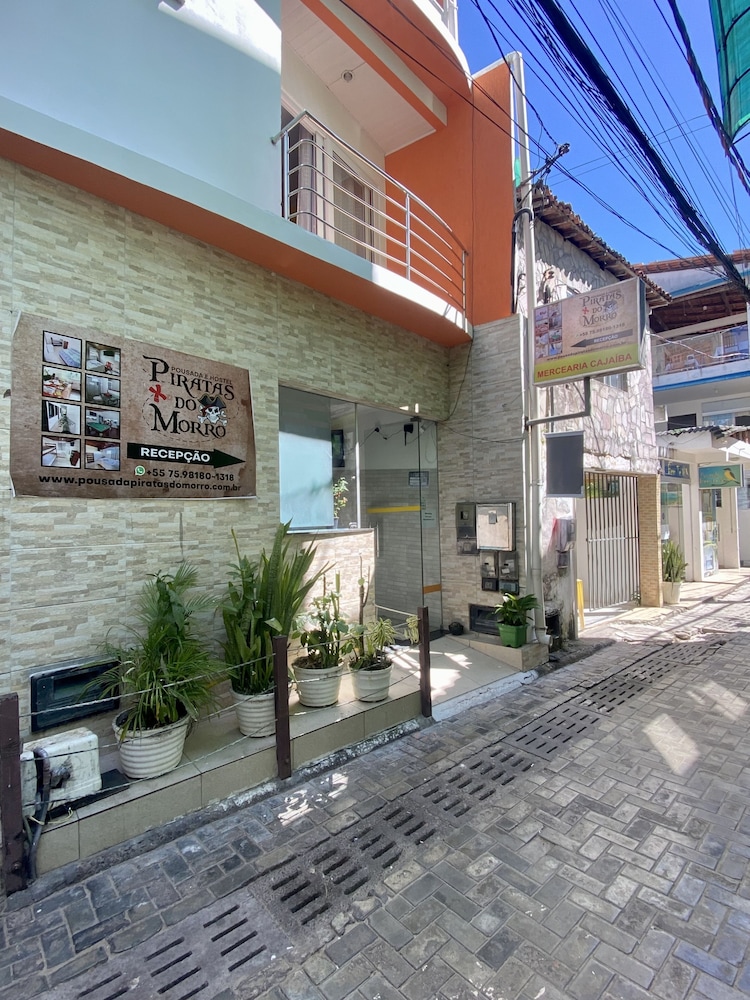 piratas do morro pousada hostel