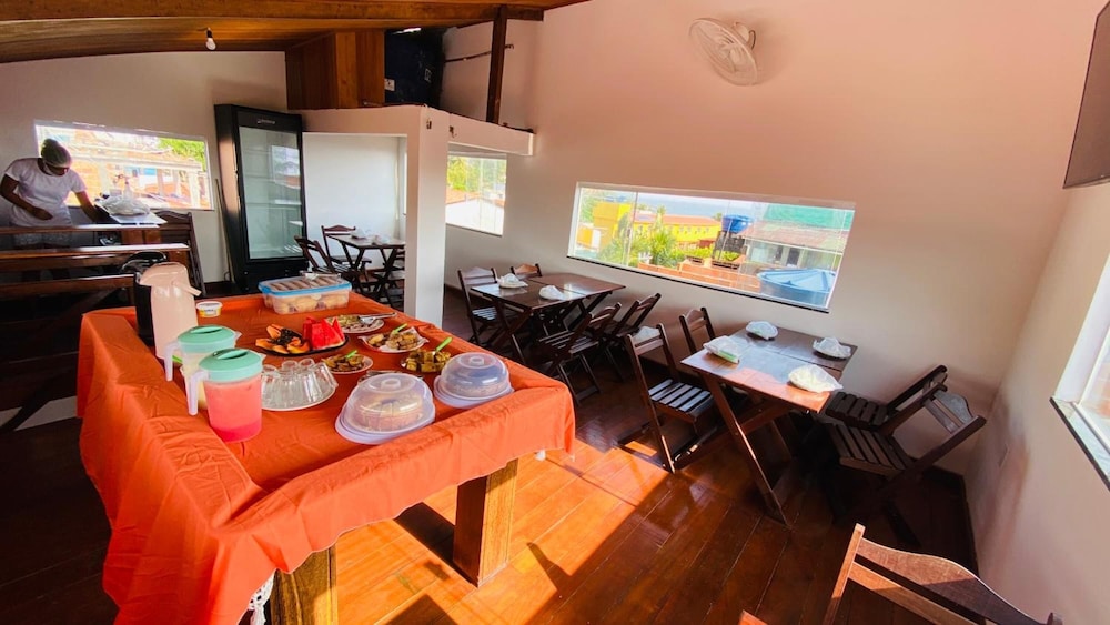 piratas do morro pousada hostel