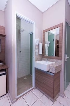 kennedy slim hotel