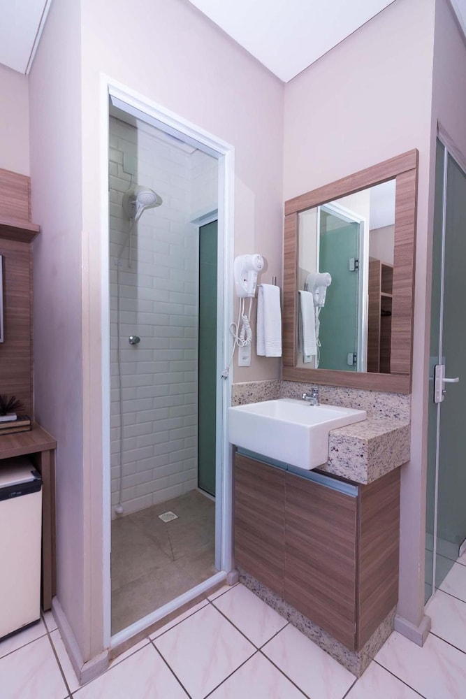kennedy slim hotel