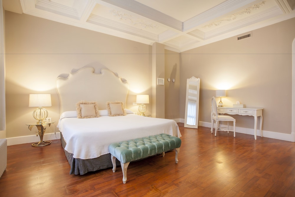 hi valencia boutique