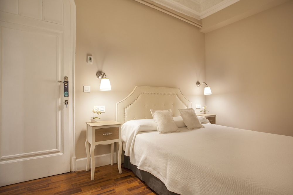 hi valencia boutique