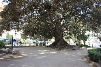 hi valencia boutique