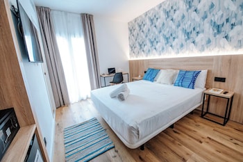 sweet lloret suites