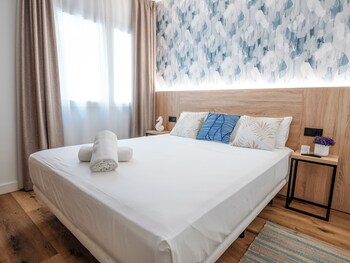 sweet lloret suites