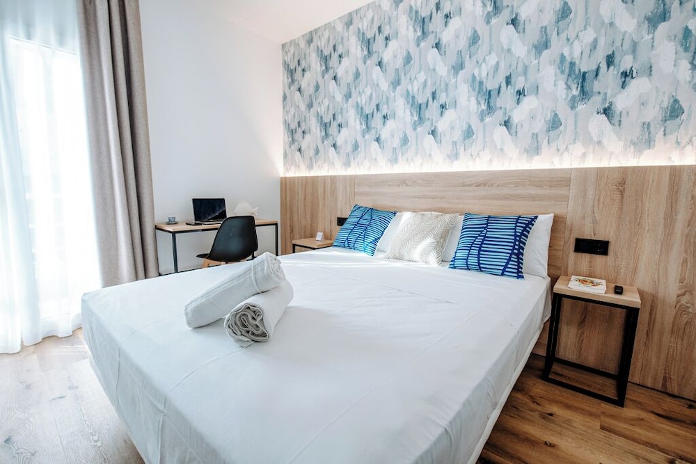 sweet lloret suites