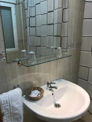 Hostal 82,Olias Del Rey>>Almonacid De Toledo,2 star