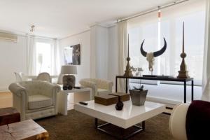 valencia luxury boutique center